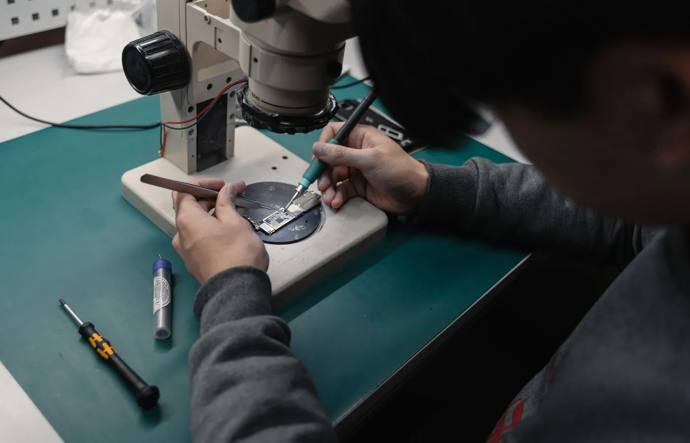 Aged component terminations examined during solderability assessment