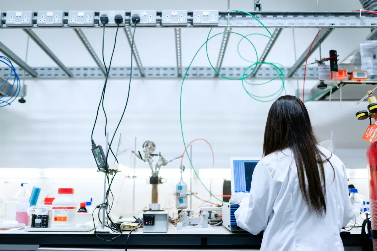 Data acquisition circuit board connected to laboratory measurement instruments