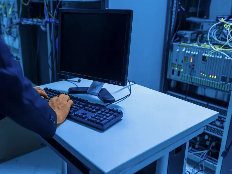 Server power hardware being handled during a live-insertion service scenario