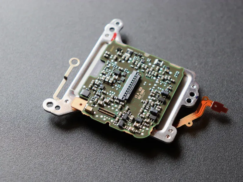 Compact sensor-interface circuit board representing the source conditions presented to an instrumentation amplifier