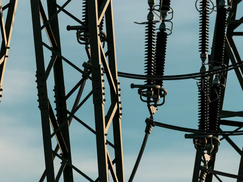Power electronics equipment arranged for controlled high-voltage testing