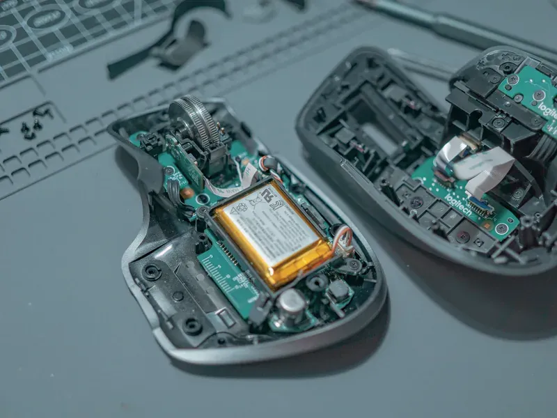 Disassembled battery-powered device illustrating charger topology and power-stage selection
