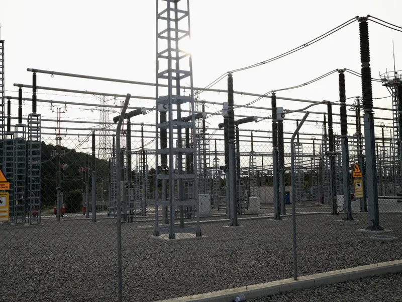 High-voltage laboratory equipment representing isolation-barrier working-voltage requirements