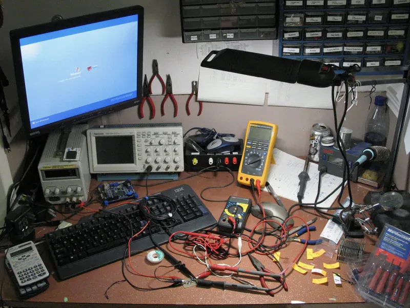 Oscilloscope and circuit hardware on an electronics test bench