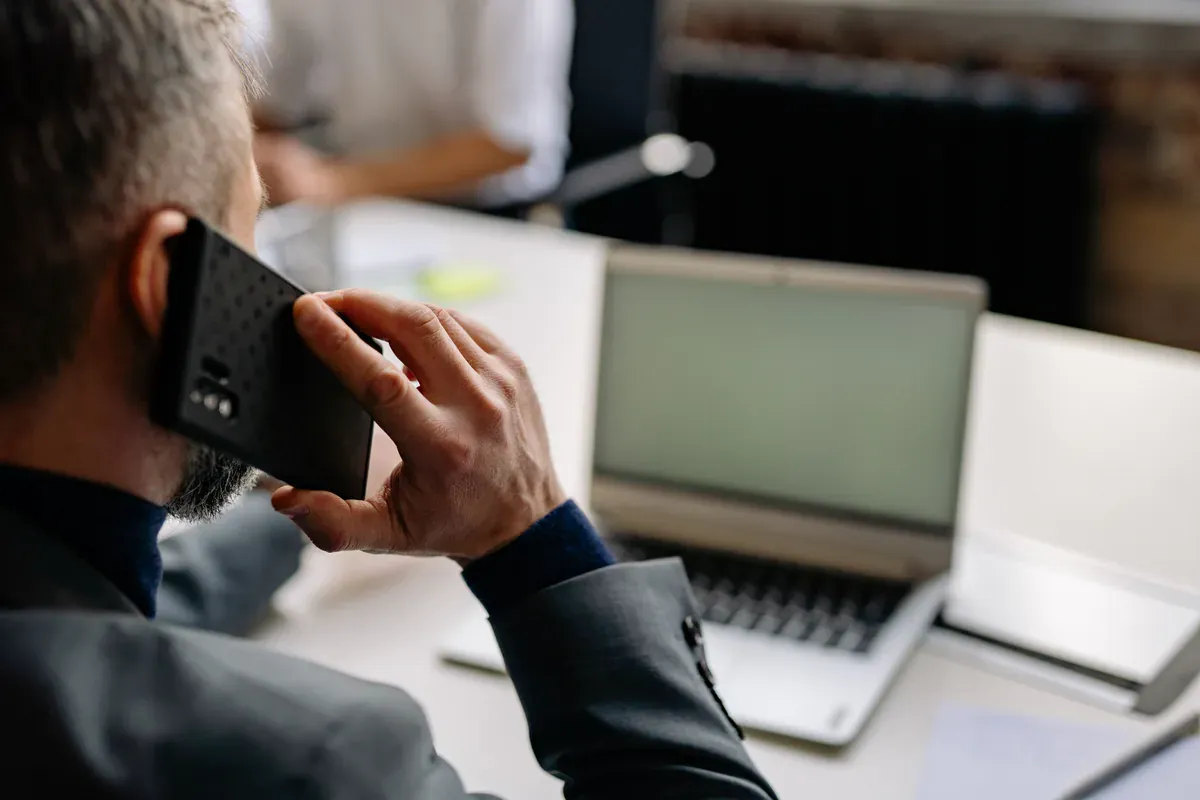 Buyer communicating with suppliers during an urgent sourcing search