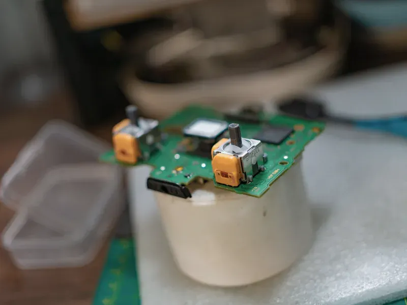 Small electronic components mounted on a circuit board