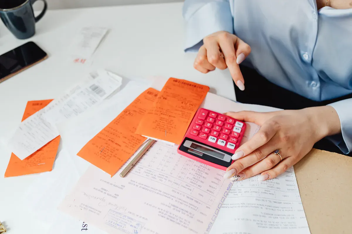 Import expenses and receipts being modeled with a calculator