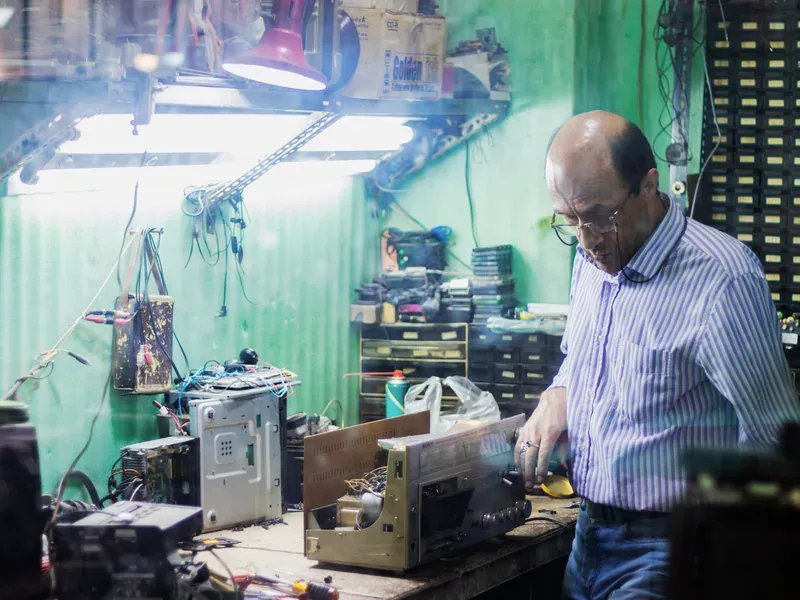 Embedded electronics test bench used to validate boot, reset, update, and recovery behavior
