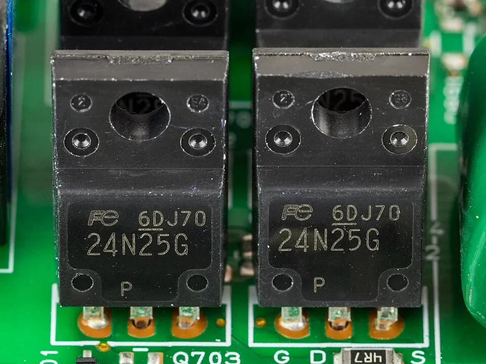 Power MOSFETs mounted on a power-supply circuit board