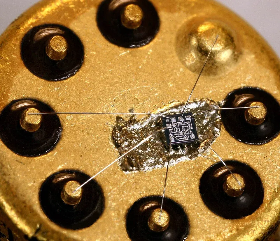 Exposed die and fine bond wires inside a metal integrated-circuit package