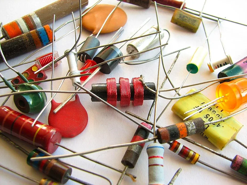Electronic components with different packages and lead forms