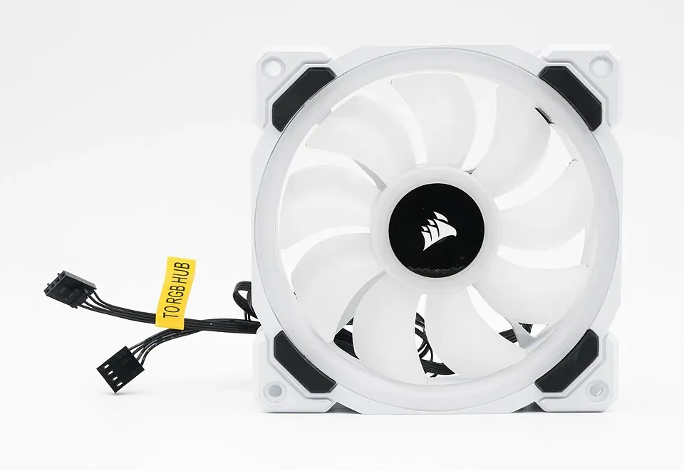 Cooling fan with its cable and separate lighting connection