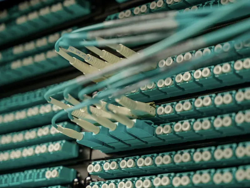 Fiber-optic interconnects illustrating the optical engines, connectors and cabling required for CPO systems