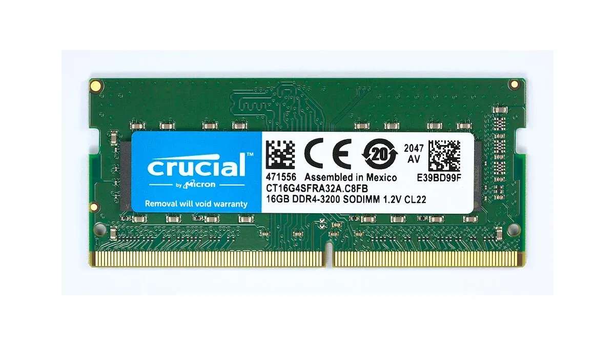 DRAM packages and identification label on a memory module