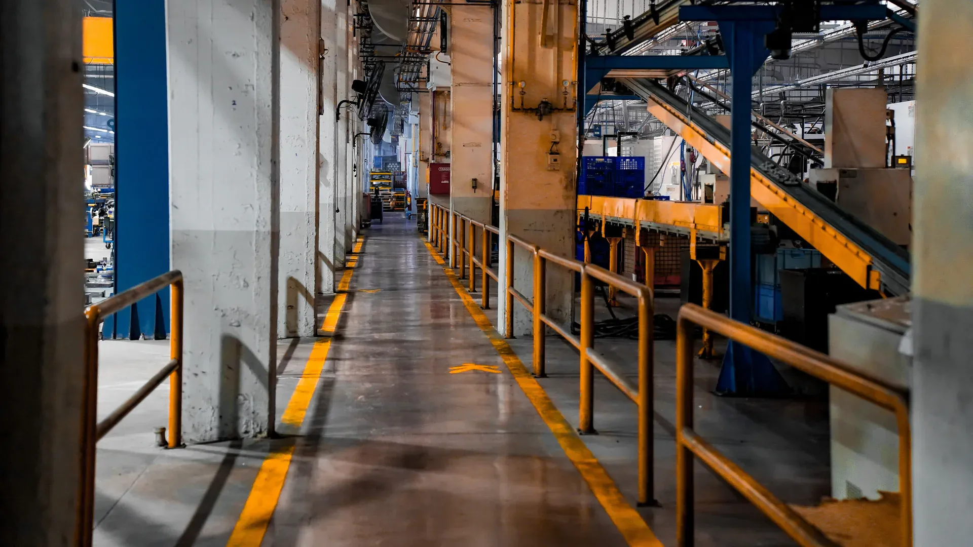 Industrial electronics production facility with automated manufacturing equipment