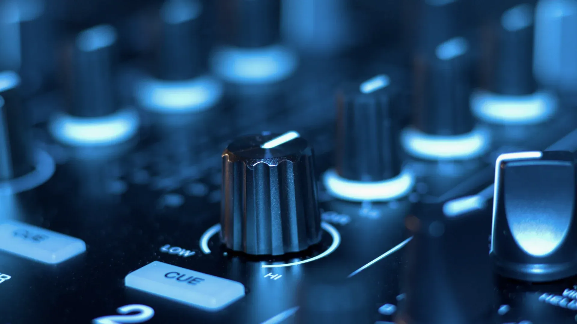 Electronic control knobs representing digital potentiometer resistance and wiper selection
