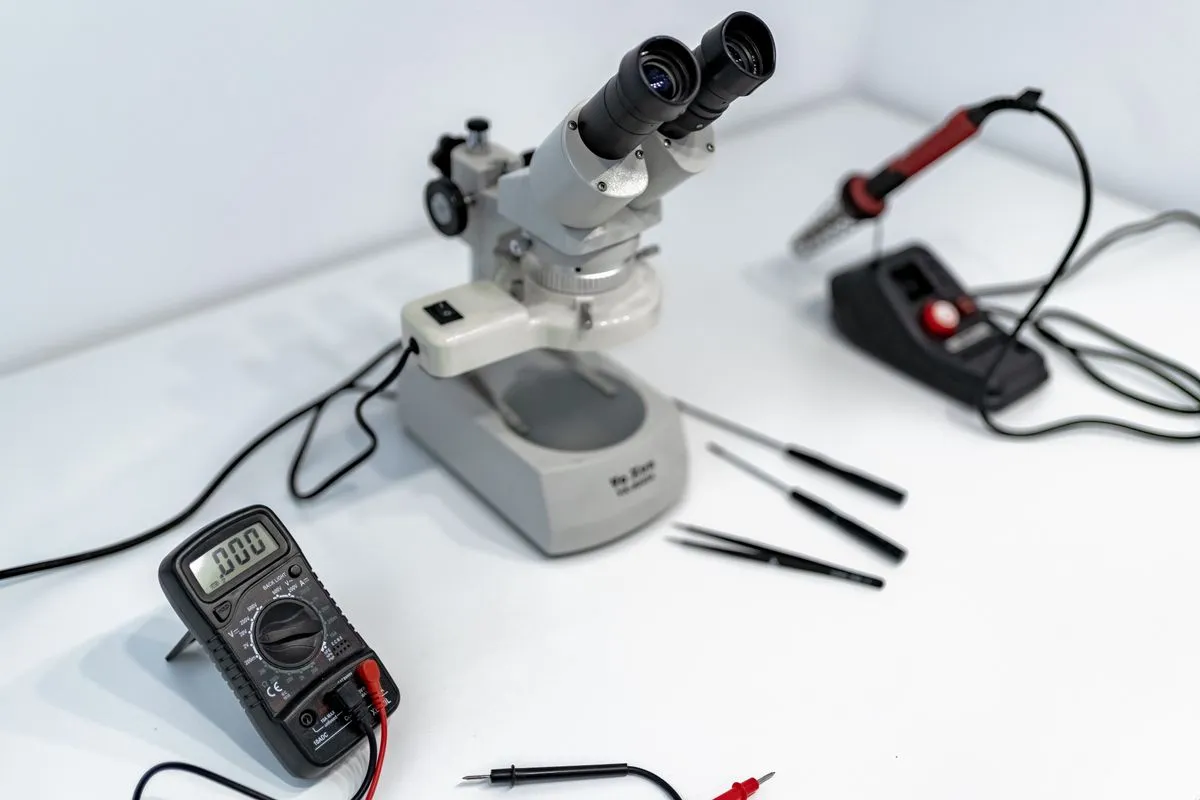 Electronics quality inspection workbench with microscope and measurement tools