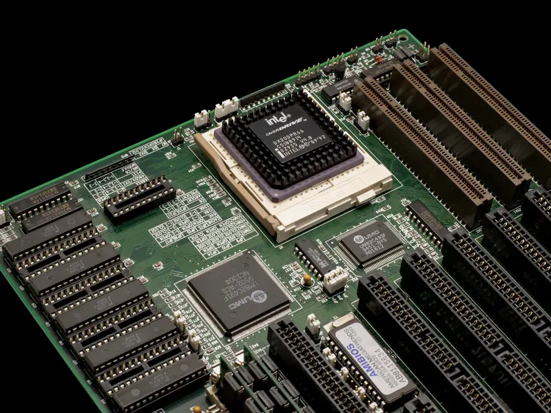 Embedded development hardware illustrating low-power FPGA and CPLD sourcing choices