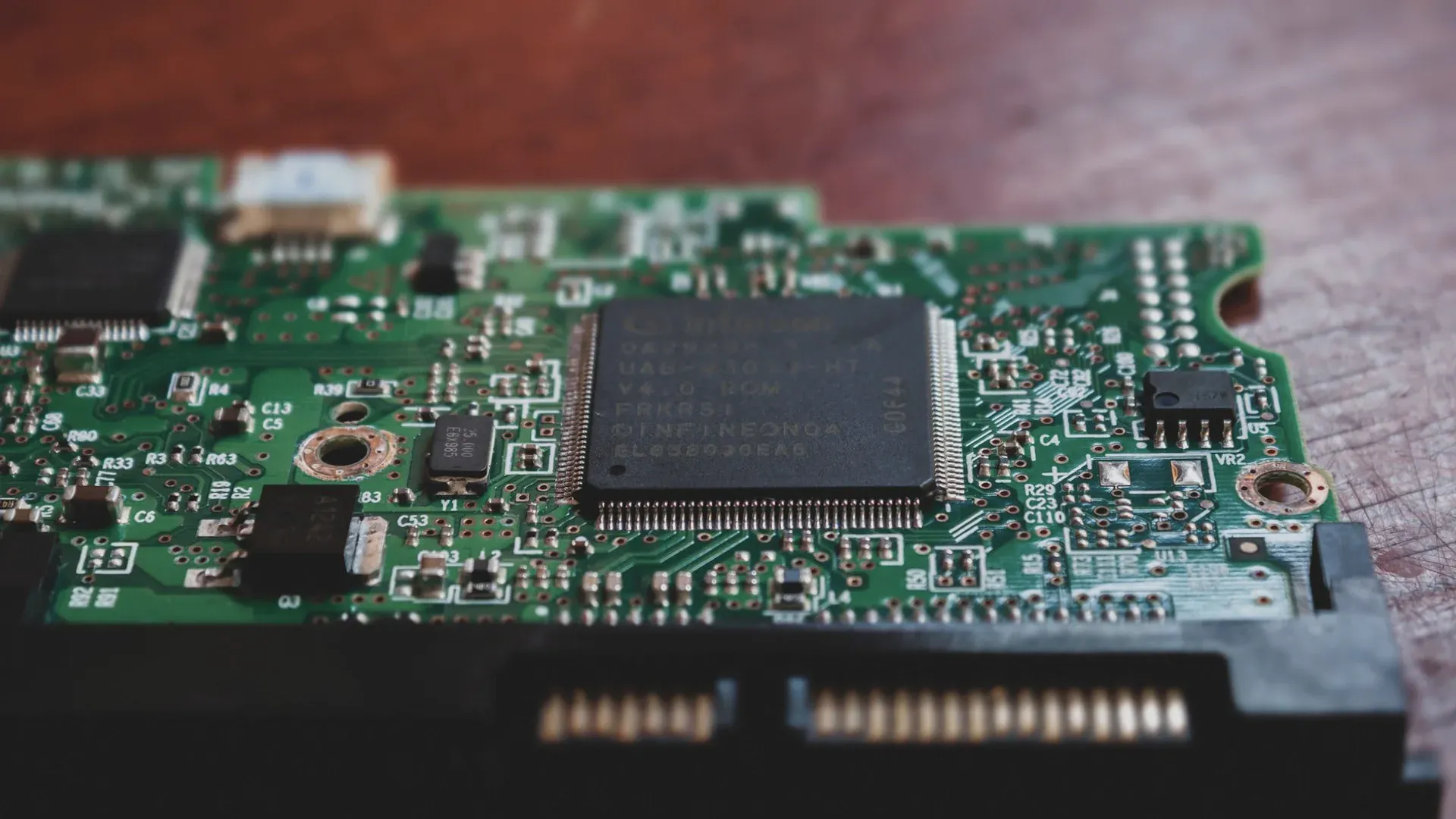 Microcontroller integrated circuit representing Q3 2026 lead-time and delivery pressure