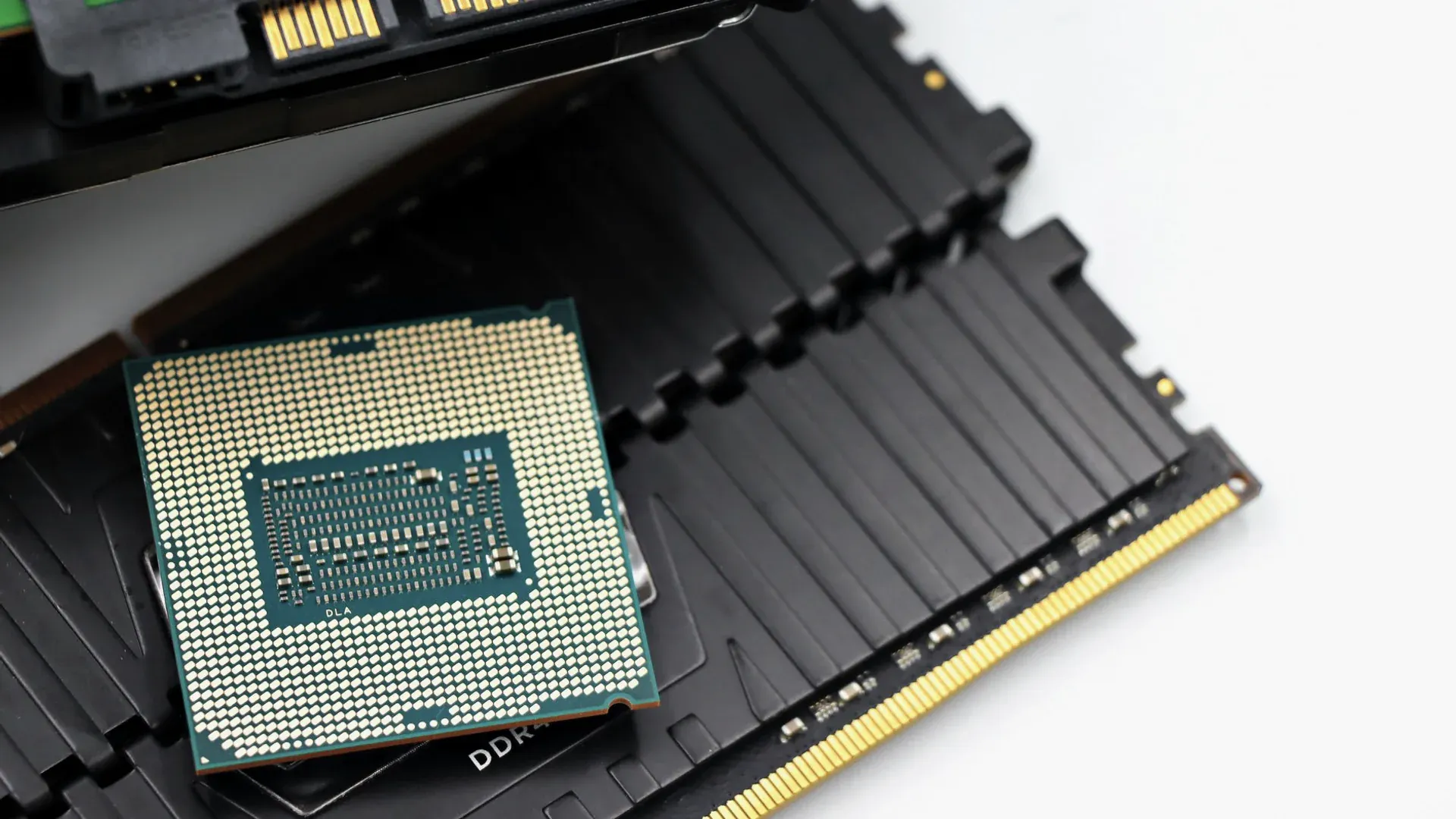 Advanced processor packaging representing the 2026 multi-chip module market and sourcing outlook