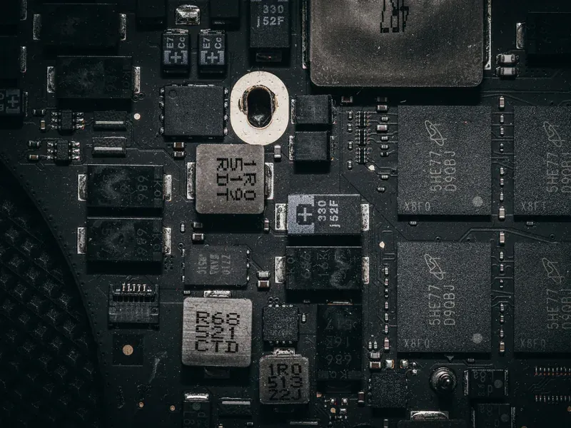 Processor package on a circuit board illustrating how package scope changes multi-chip module market estimates